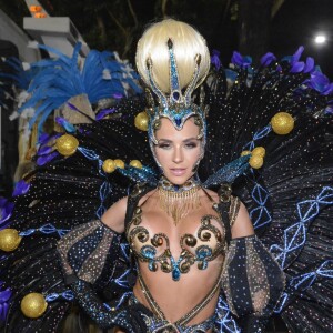 Gabi Martins fez sua estreia como musa da Unidos de Vila Isabel no carnaval 2022