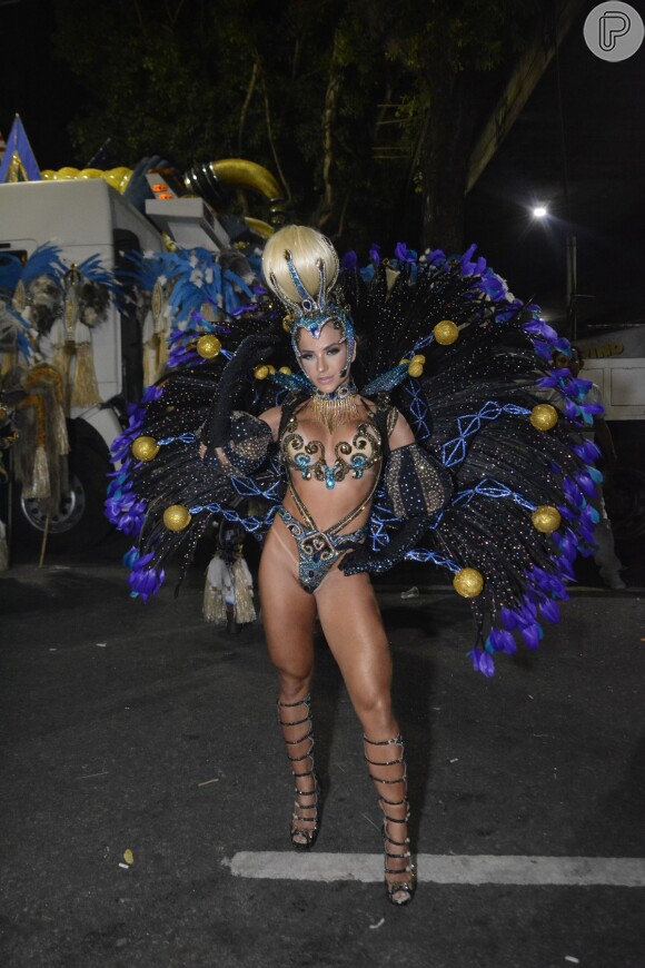 Gabi Martins chorou após incidente no fim do desfile da Unidos de Vila Isabel no carnaval 2022