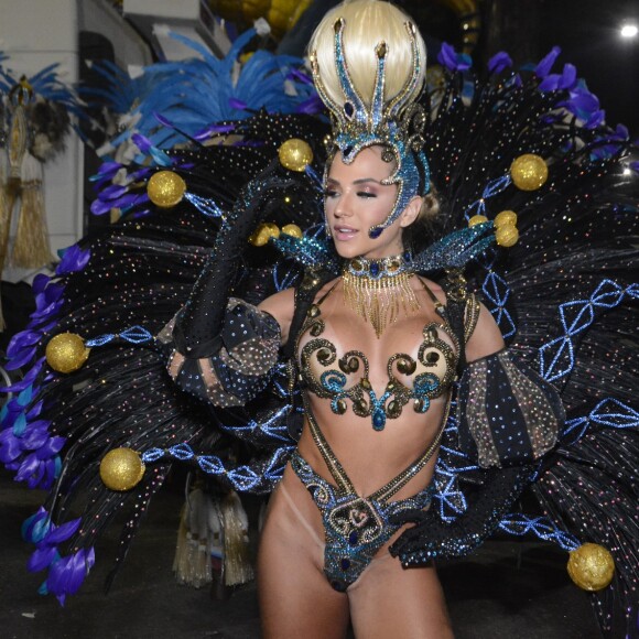 Gabi Martins desfilou pela Vila Isabel no carnaval 2022 e homenageou Martinho da Vila