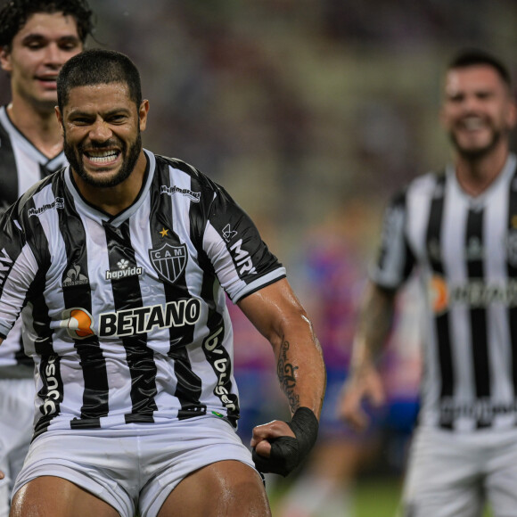 Hulk cometeu uma falta durante o jogo entre o Atlético MG e Coritiba