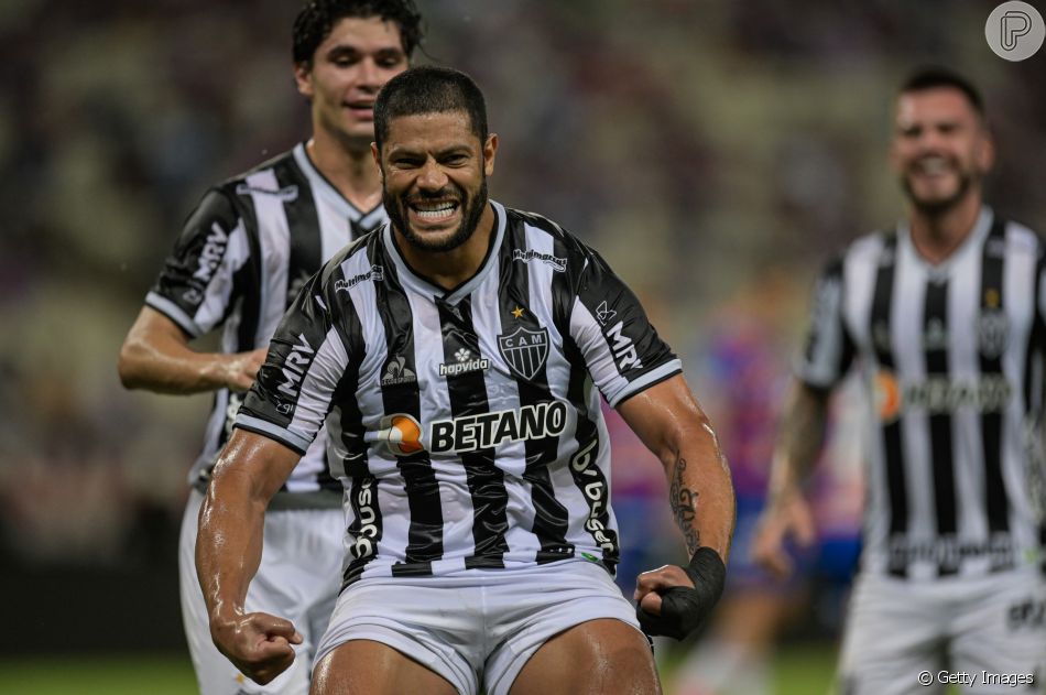 Hulk cometeu uma falta durante o jogo entre o Atlético MG e Coritiba