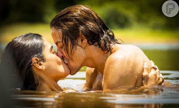 Guta (Julia Dalavia) e Jove (Jesuíta Barbosa) já fizeram sexo na novela 'Pantanal'