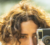 Jove (Jesuíta Barbosa) resolve fazer mais fotos de Juma (Alanis Guillen) na novela 'Pantanal' e irrita Guta (Julia Dalavia)