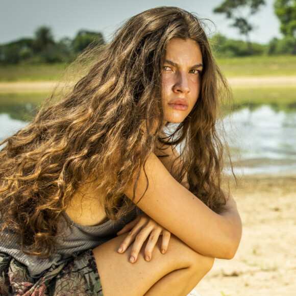 Juma (Alanis Guillen) vai conquistar Jove (Jesuíta Barbosa) na novela 'Pantanal' e incomodar Guta (Julia Dalavia)