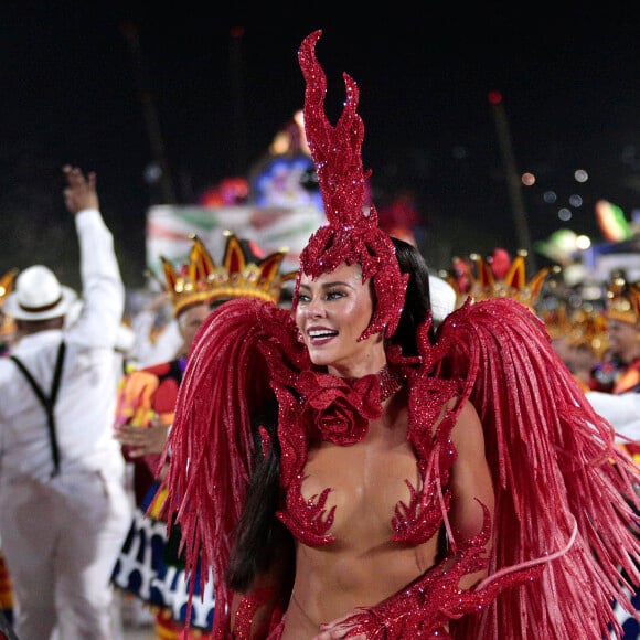 No Carnaval, Paolla Oliveira fica ainda mais disciplinada com seu corpo