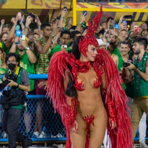 Paolla Oliveira é apaixonada por Carnaval e cuida do corpo com atenção para arrasar na folia