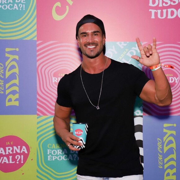 Rafa Talamask e Nadine saíram da Saúcaí de mãos dadas