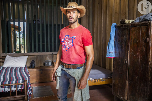 Levi (Leandro Lima) assedia Muda (Bella Campos) e Tibério (Guito) flagra a partir do capítulo de quarta-feira, 11 de maio de 2022 da novela 'Pantanal'