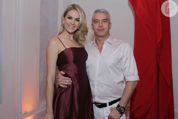 Ana Hickmann comparece à festa ao lado do marido, Alexandre Correa
