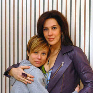 Lara (Mariana Ximenes) descobre não ser filha de Donatela (Claudia Raia) e sim de Flora (Patricia Pillar) no fim da novela 'A Favorita'