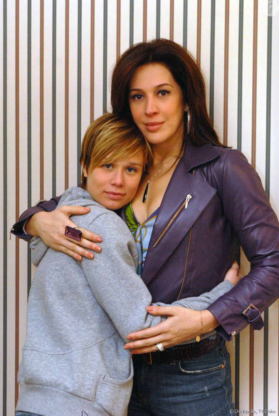 Lara (Mariana Ximenes) descobre não ser filha de Donatela (Claudia Raia) e sim de Flora (Patricia Pillar) no fim da novela 'A Favorita'