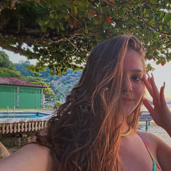 Mel Maia entrega truque de estilo: 'Choker de vários materiais maneiros dão personalidade ao look'