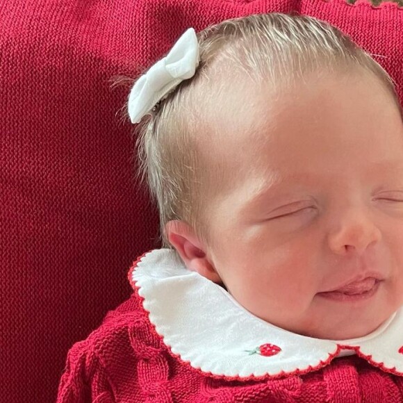 Ayla, filha de Bárbara Evans, nasceu 2,836 Kg e com 48 cm