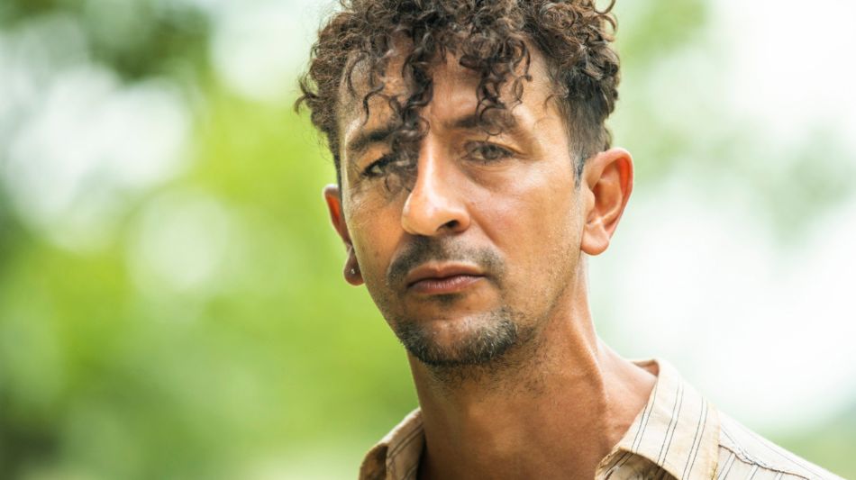 José Lucas (Irandhir Santos) surge e mostra que sorri como Jovetino (Irandhir Santos) no capítulo de segunda-feira 16 de maio de 2022 da novela 'Pantanal'