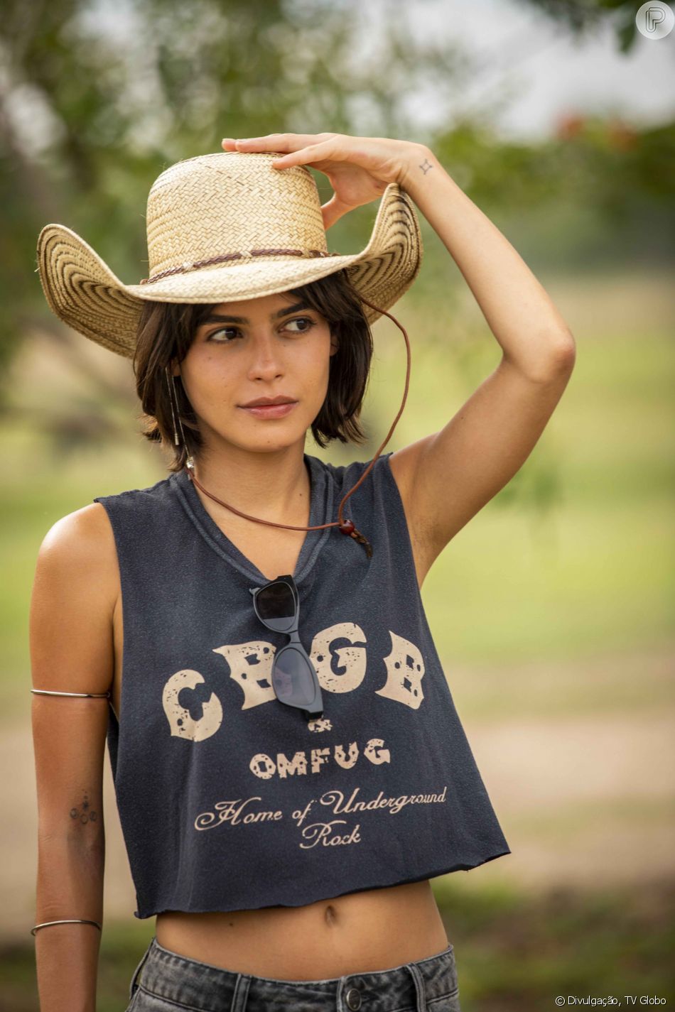 Guta (Julia Dalavia) e o pai se falam da segunda família dele e Maria Bruaca (Isabel Teixeira) ouve no capítulo de quinta-feira 19 de maio de 2022 da novela 'Pantanal'