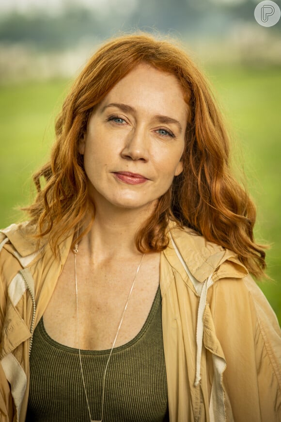 Irma (Camila Morgado) traiu a irmã, Madeleine (Karine Teles), ao fazer sexo com José Leôncio (Marcos Palmeira) na novela 'Pantanal'