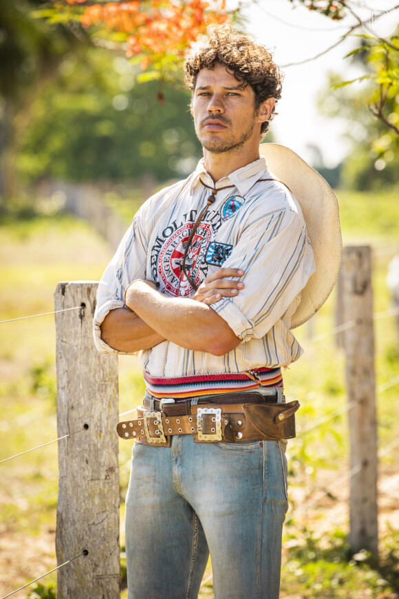 José Loreto vive um importante momento na carreira interpretando o personagem Tadeu em 'Pantanal'
