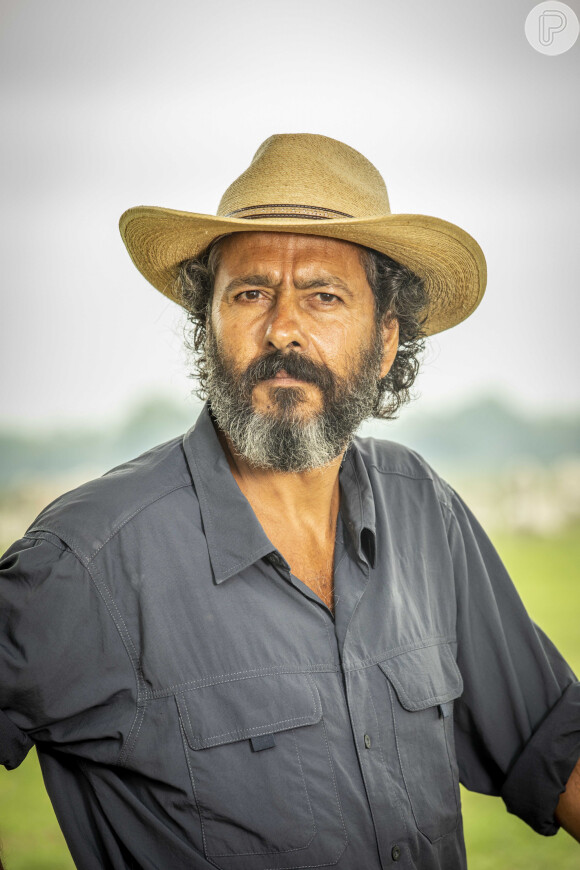 José Leôncio (Marcos Palmeira) passa mal ao ficar frente a frente com José Lucas de Nada (Irandhir Santos) na novela 'Pantanal'