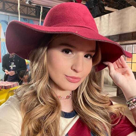 Sophia Valverde interpreta a Poliana da novela 'Poliana Moça'