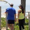 O casal se exercita na praia do Leblon, no Rio de Janeiro