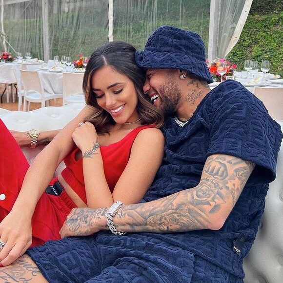 Neymar e Bruna Biancardi estão juntos há quase 1 ano