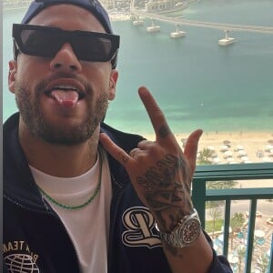 No Instagram, Neymar está mostrando detalhes da viagem