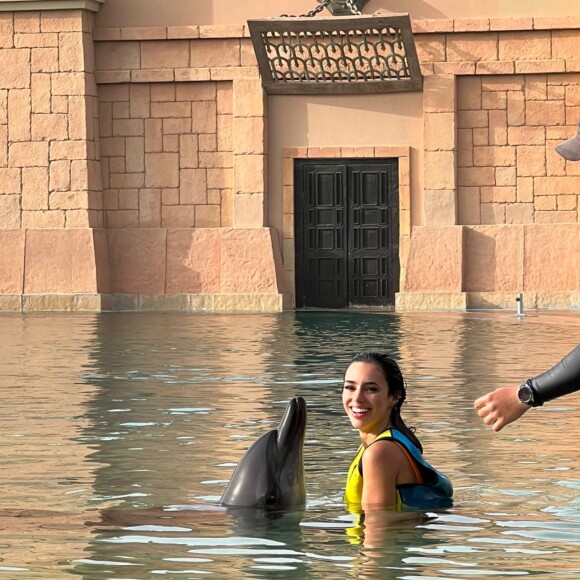 Bruna Biancardi também nadou com os golfinhos