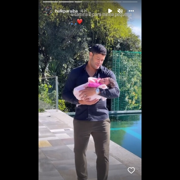 Nas redes sociais, Hulk compartilha momentos ao lado da recém-nascida