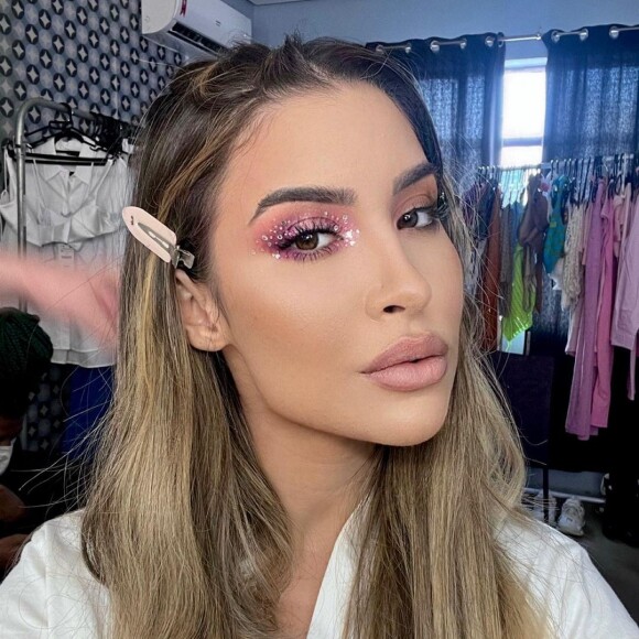 Bianca Andrade marcou presença em um evento da noite de São Paulo e foi vista na companhia de dois homens famosos