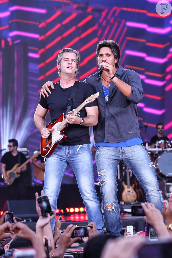 A dupla Victor & Léo também cantou no 'Sintonize', especial de fim de ano da Globo
