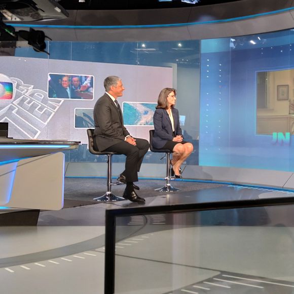 Renata Vasconcellos, âncora do 'Jornal Nacional', viu o filho Antonio colecionar elogios pela beleza