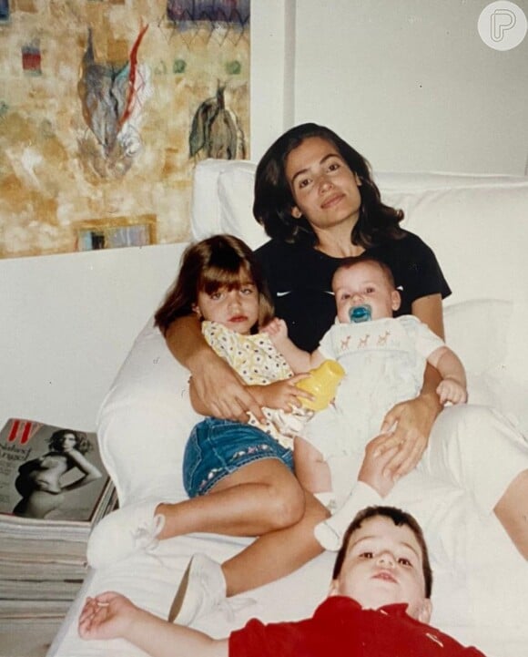 Renata Vasconcellos com os 3 filhos quando crianças