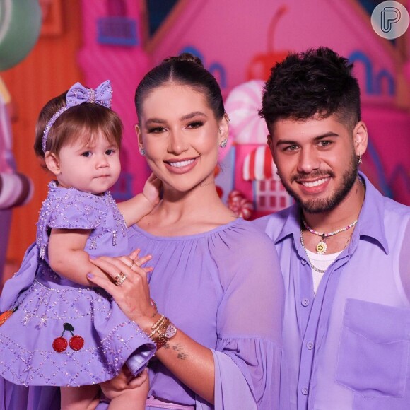 Virgínia Fonseca, grávida pela 2ª vez, Zé Felipe e a filha, Maria Alice, combinaram look lilás na festa de 1º aniversário da menina