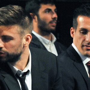 Gerard Piqué traiu Shakira com a mãe de um jogador do Barcelona, segundo o site espanhol El Periódico