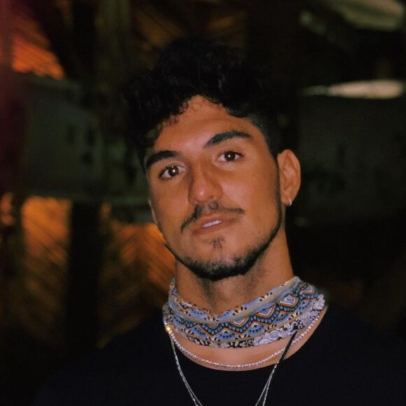 Gabriel Medina também foi alvo de especulações sobre affair com Vanessa Lopes e Isis Valverde