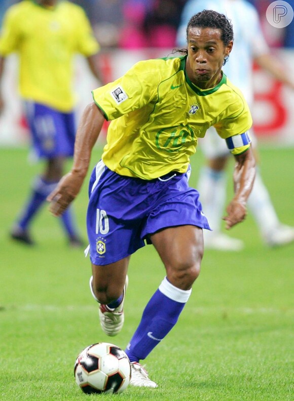 Pela Seleção Brasileira, Ronaldinho Gaúcho vestiu a camisa na Copa do Mundo de 2002 e 2006