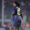 Ronaldinho Gaúcho começou no Grêmio, em 1998. Com talento e destaque em campo, em 2001 foi contratado pelo Paris Saint-Germain, no qual jogou por 2 anos. Em 2003, foi para o Barcelona, time em que ele atingiu o auge da carreira