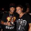 O atacante posou ao lado do promolter David Brazil no primeiro dia de Rock in Rio, em setembro de 2011