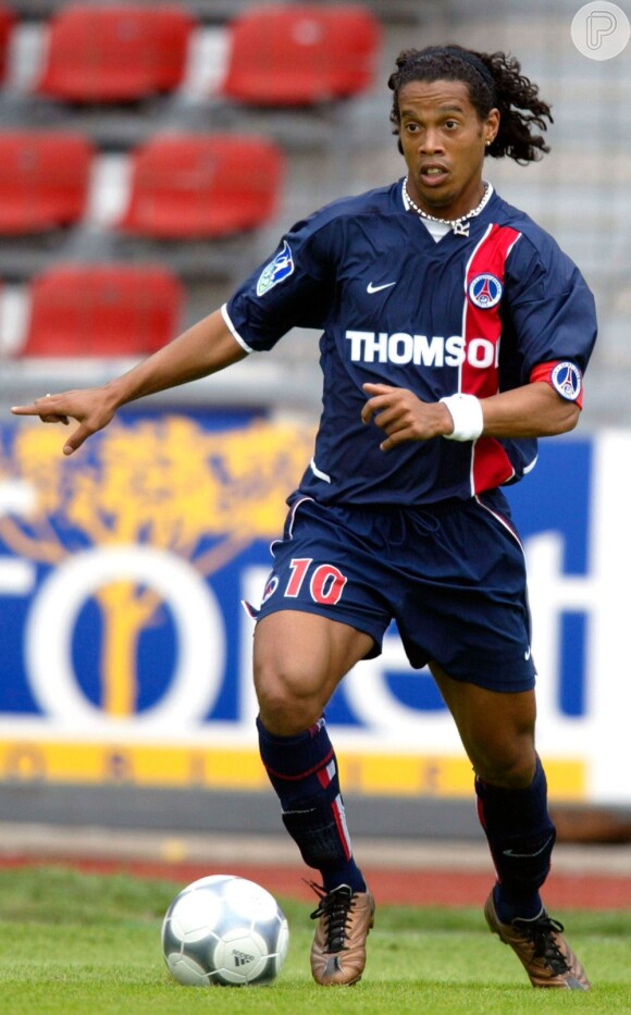 Ele também fez parte do clube Paris Saint-Germain, de 2001 até 2002