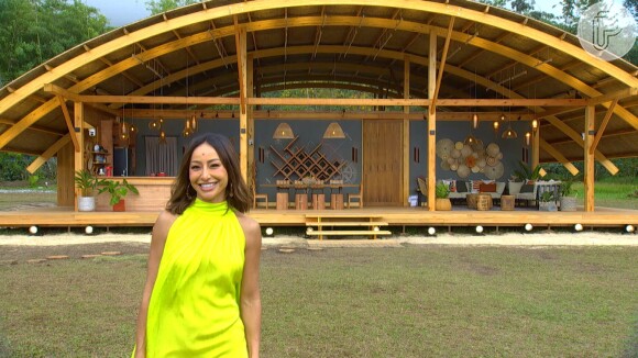 'Ilha Record': o reality teve como apresentadora Sabrina Sato, que foi contratada pela TV Globo