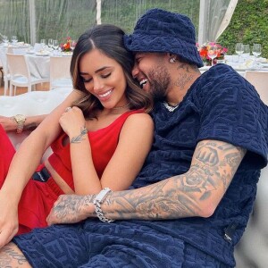 Neymar e Bruna Biancardi se encontrado com frequência, apesar da influencer morar no Brasil e ele em Paris