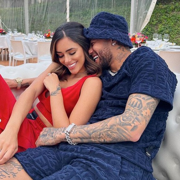 Neymar e Bruna Biancardi se encontrado com frequência, apesar da influencer morar no Brasil e ele em Paris