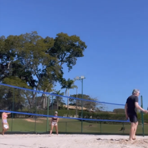 Ana Paula Siebert e Roberto Justus curtiram partidas de beach tennis juntos
 