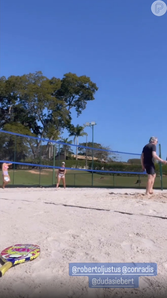 Ana Paula Siebert e Roberto Justus curtiram partidas de beach tennis juntos
 