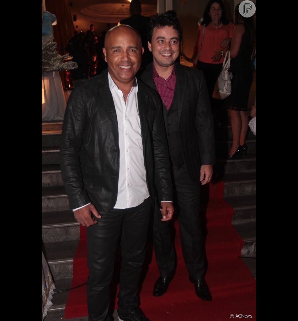 O sertanejo Renner, dupla de Rick, se envolveu em um grave acidente de carro em 2001 em Santa Bárbara d'Oeste. O carro do cantor atravessou a pista e matou um casal que vinha em moto