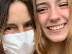 Repórter do &#039;RJTV&#039;, Susana Naspolini ganha apoio da filha em nova etapa para tratar 6º câncer