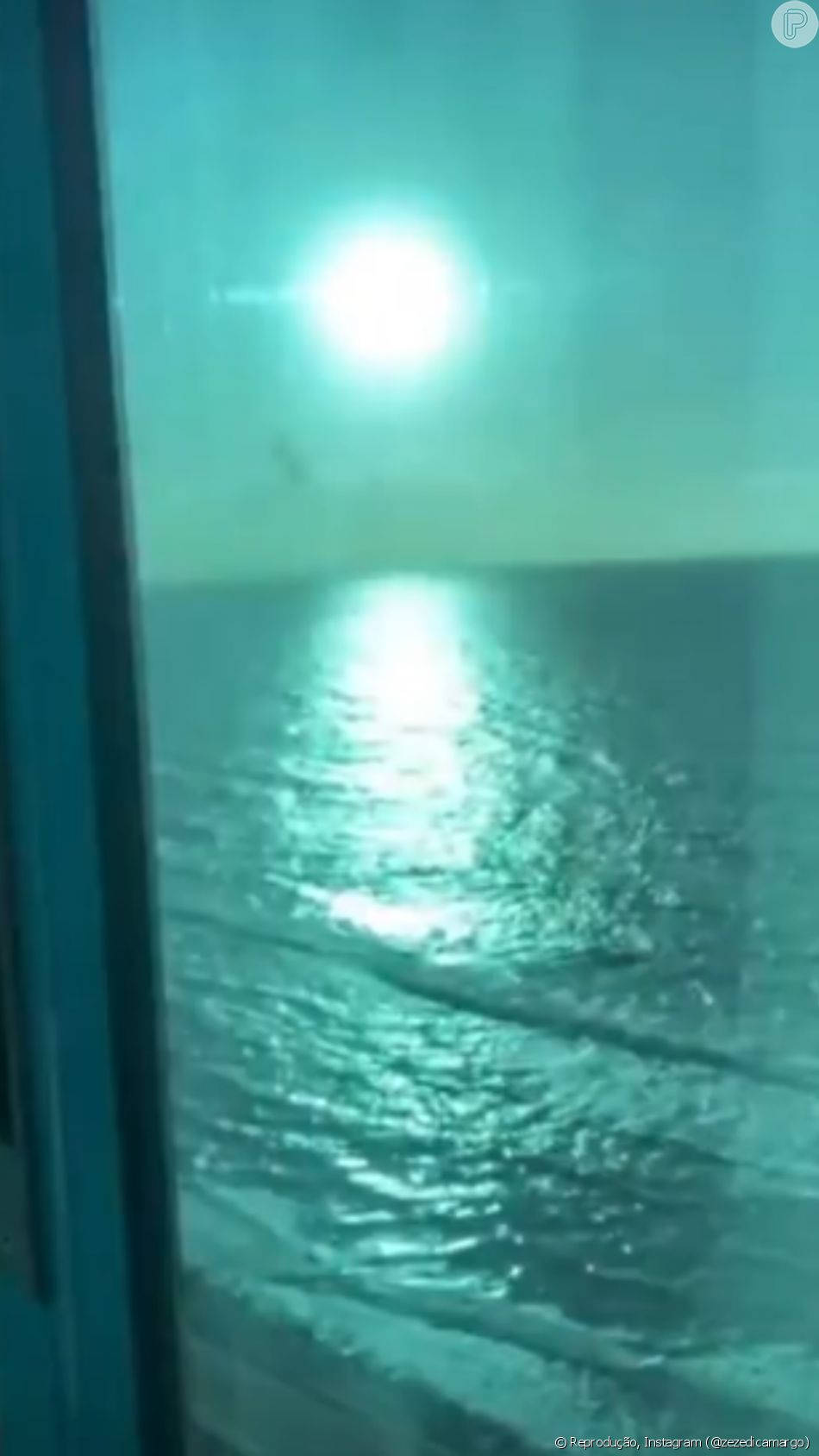 Zezé Di Camargo dividiu a história - e o sol na janela - com os seguidores nas redes sociais
