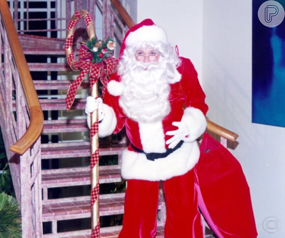 Xuxa se vestiu de Papai Noel no especial de Natal de 1998