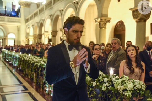 Casamento do filho de Sonia Abrão: Thiago Arancam cantou na cerimônia