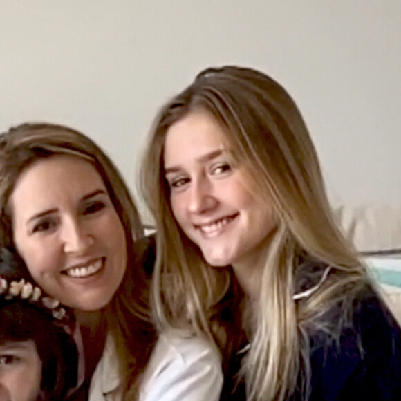 Renata Capucci tem 49 anos e é mãe de duas meninas, Lily e Diana